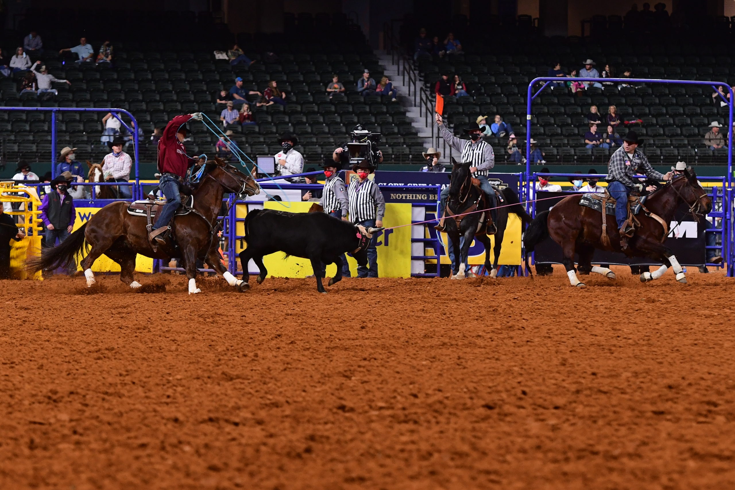 Crawford and Medlin Get Piece of NFR Payout Pie in Round 7